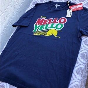BNWT American Eagle Outfitters Tailgate Men’s Large Mello Yello graphic T-shirt